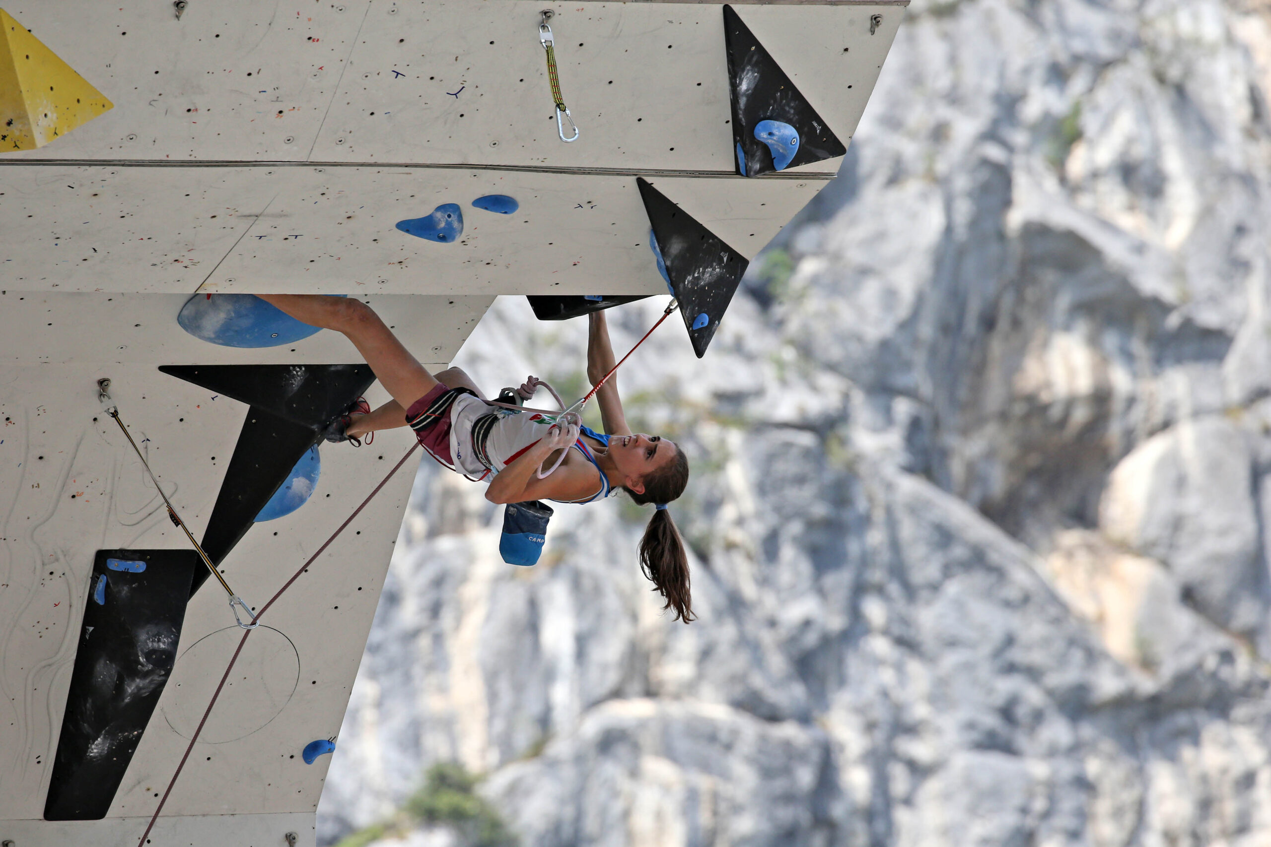 LA TRAVOLGENTE PASSIONE PER L’ARRAMPICATA SPORTIVA